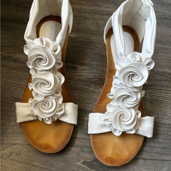 Women's size 38 7.5 Patrizia by spring step wedge shoes heels sandals flower - Picture 2 of 5